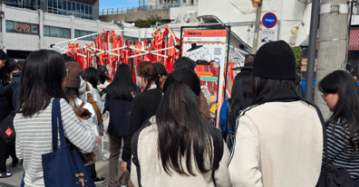 Pop-up crowd on the street